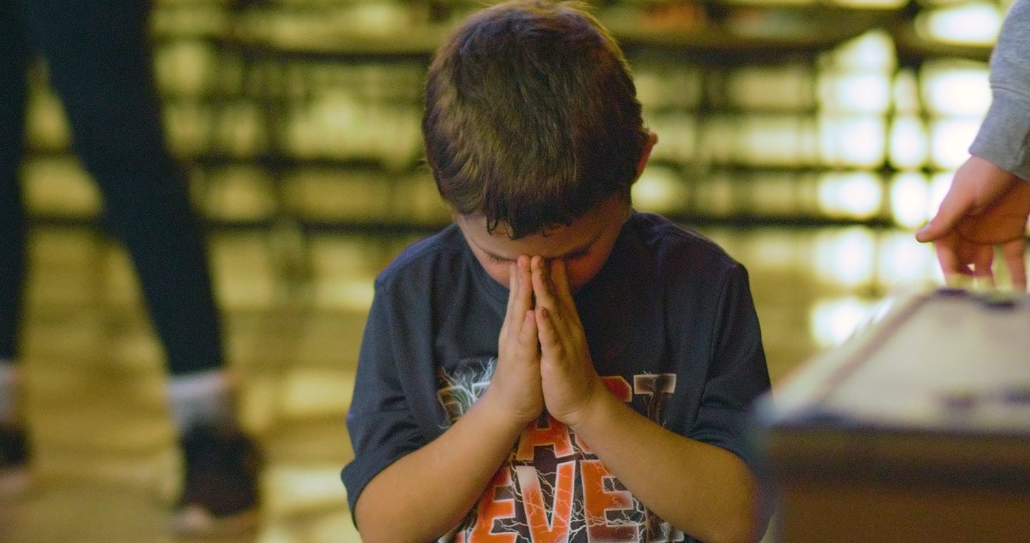 Kid-Praying-Banner